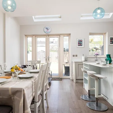 Modern New Build In Dublin بيت للعطل