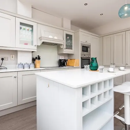 Modern New Build In Dublin دبلن
